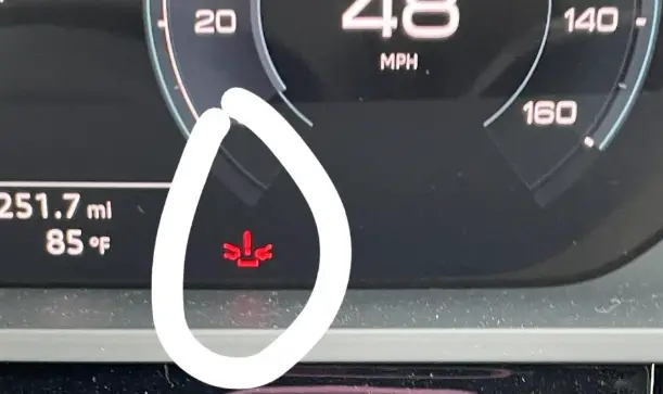 What is an Audi Distance Warning Light