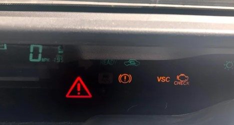 How to troubleshoot the Toyota Prius red triangle warning light