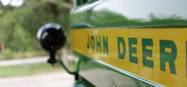 What do the Colors Of John Deere Tractor Dashboard Symbols Mean