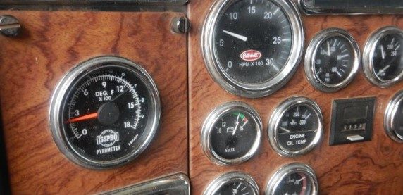 What do the different Peterbilt 379 dash warning lights mean